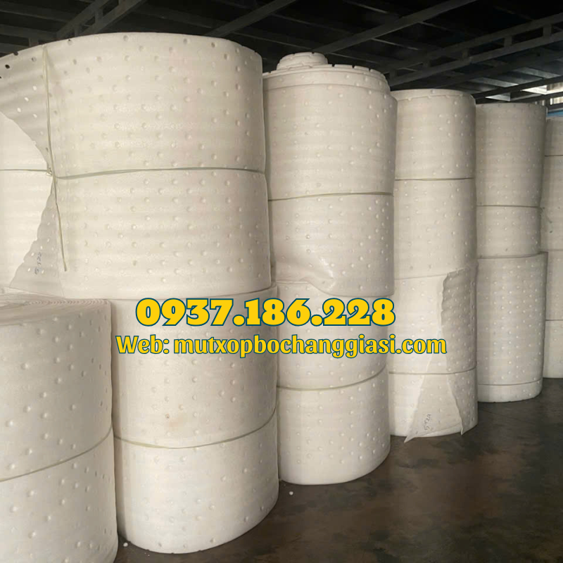 màng xốp pe foam đục lỗ tại xưởng sản xuất