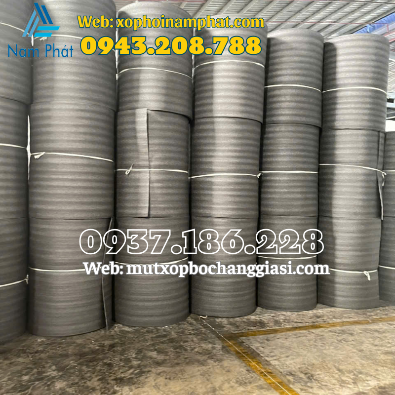 cuọn foam mau den