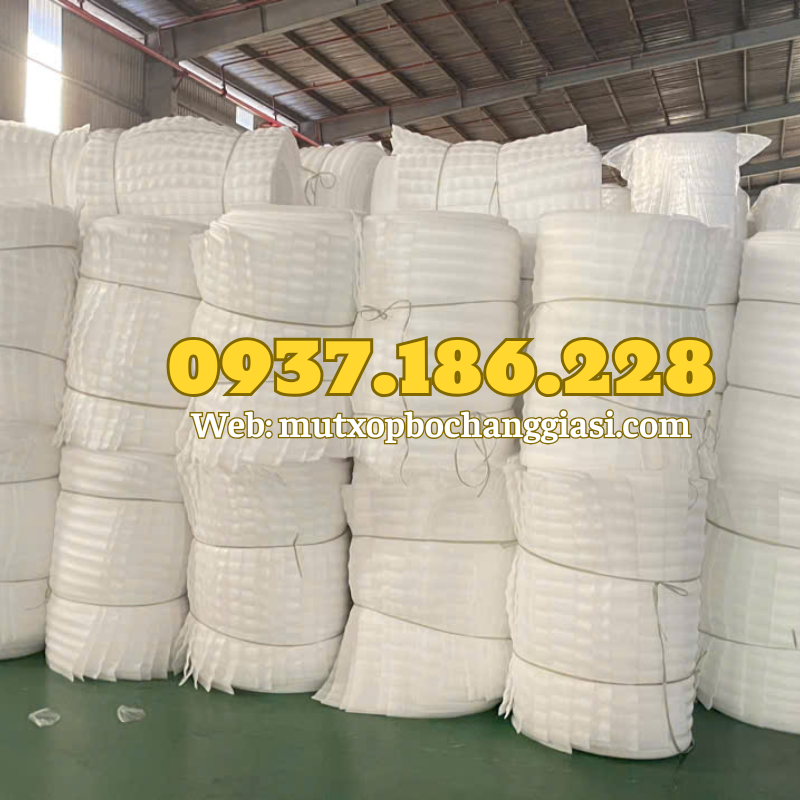 cuộn mút pe foam cắt tấm